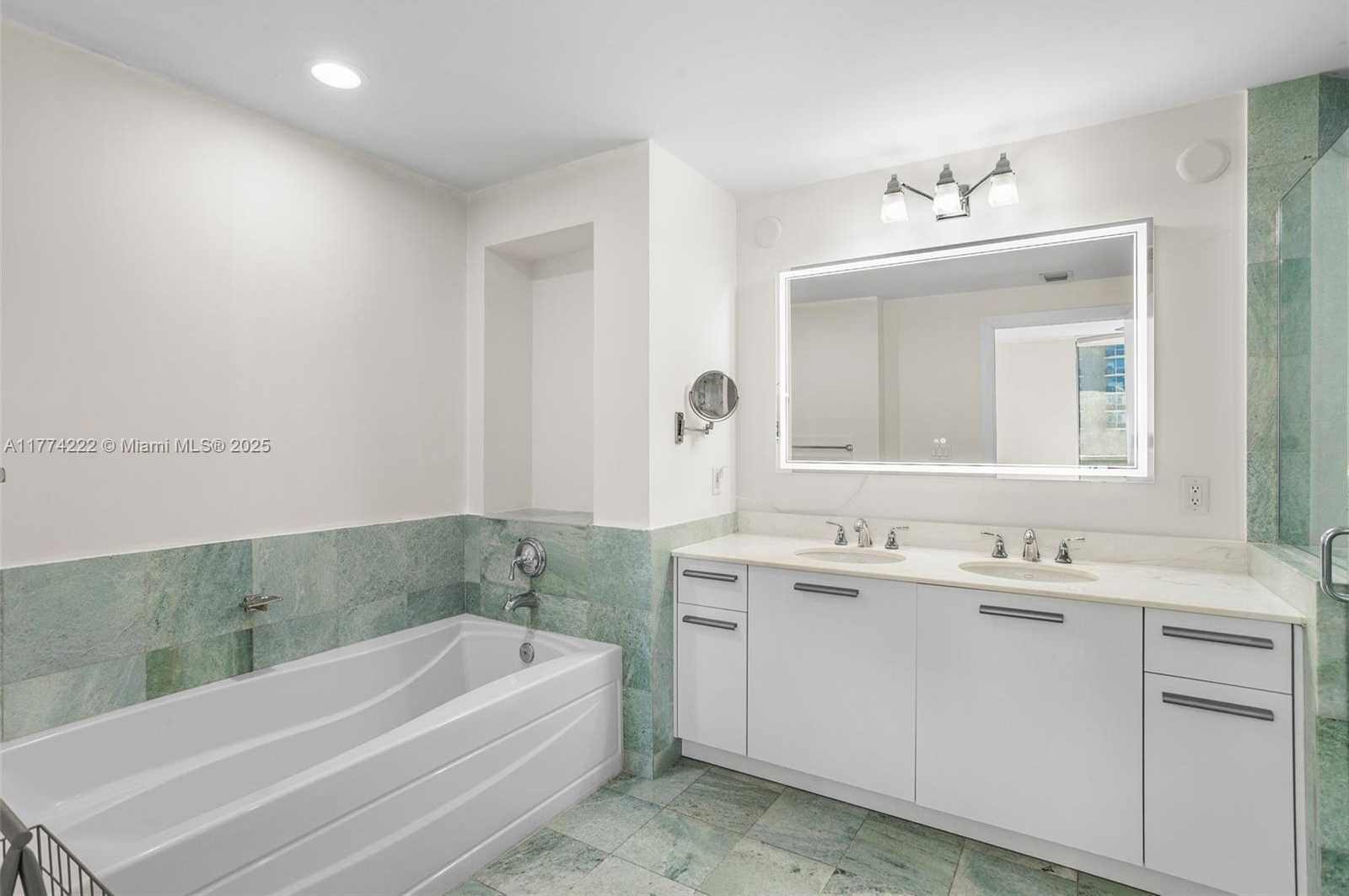 Small Image of 1060 BRICKELL AVE #4001, Miami Number 16