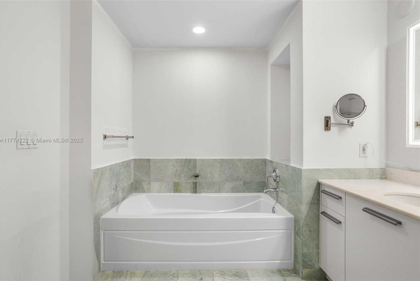 Small Image of 1060 BRICKELL AVE #4001, Miami Number 17