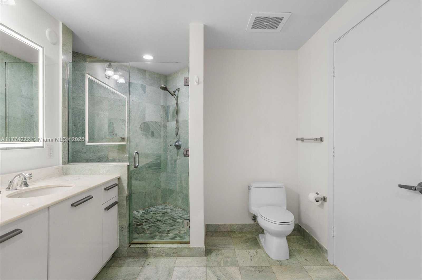 Small Image of 1060 BRICKELL AVE #4001, Miami Number 18