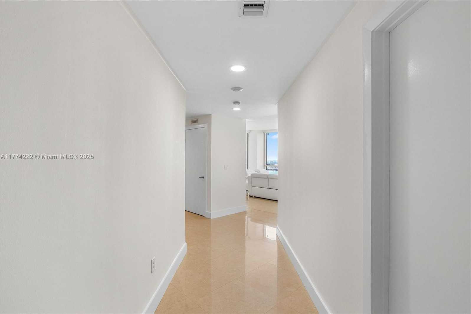 Small Image of 1060 BRICKELL AVE #4001, Miami Number 19