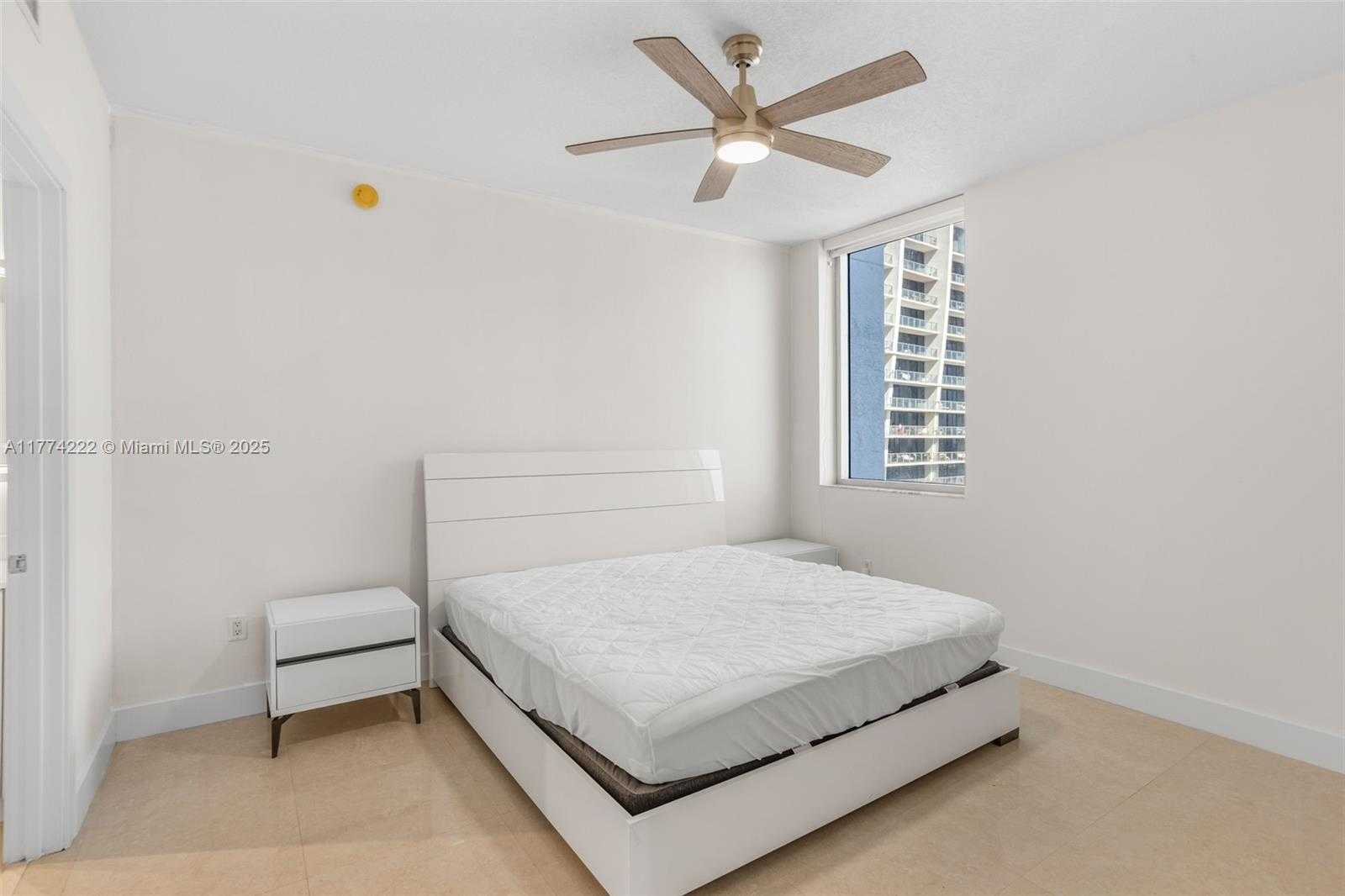 Small Image of 1060 BRICKELL AVE #4001, Miami Number 20
