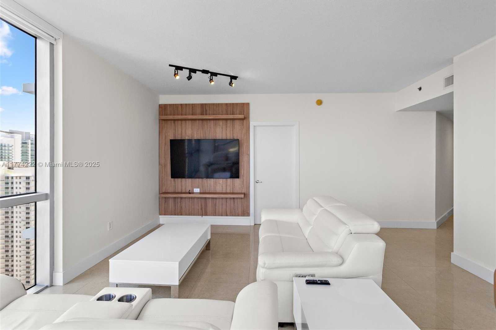 Small Image of 1060 BRICKELL AVE #4001, Miami Number 4