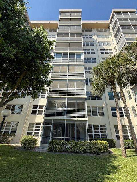 Small Image of 3520 OAKS WAY #107, Pompano Beach Number 2