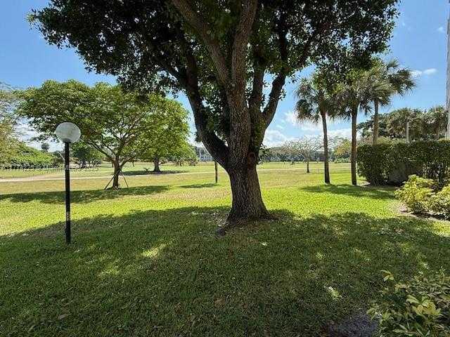 Small Image of 3520 OAKS WAY #107, Pompano Beach Number 31
