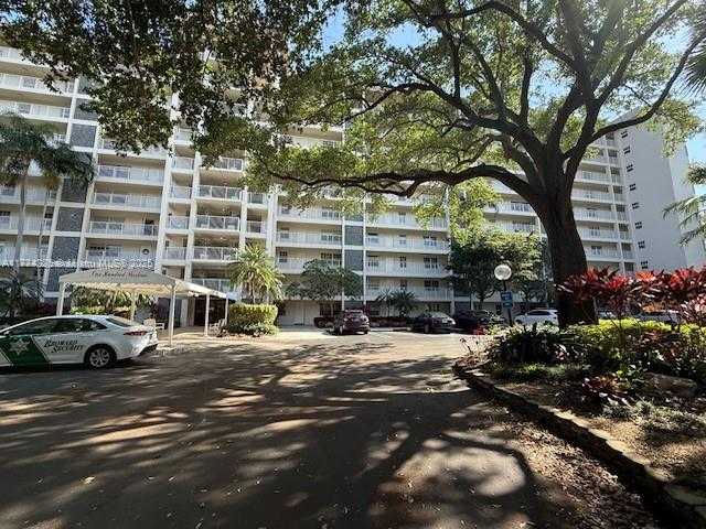 Small Image of 3520 OAKS WAY #107, Pompano Beach Number 33