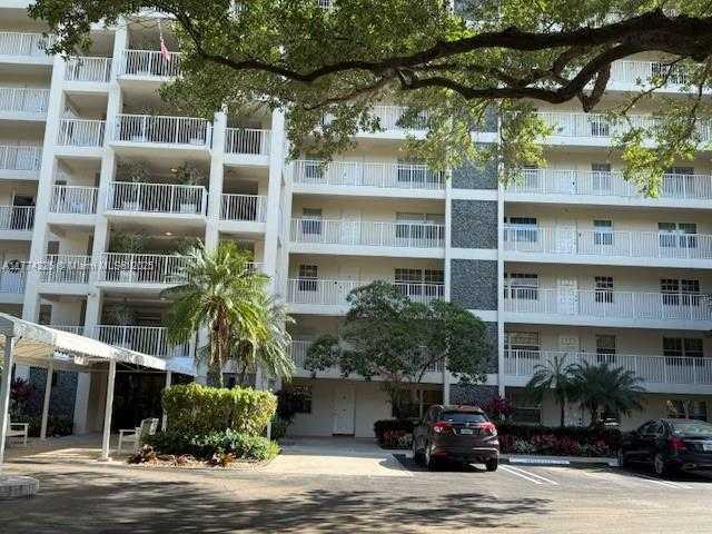 Small Image of 3520 OAKS WAY #107, Pompano Beach Number 34