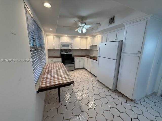 Small Image of 3520 OAKS WAY #107, Pompano Beach Number 7