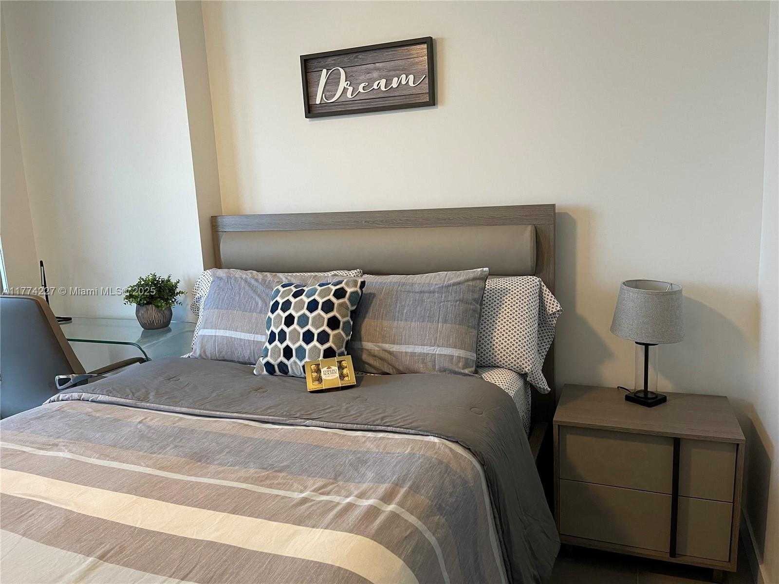 Small Image of 1600 NORTH EAST 1ST AVE #1808, Miami Number 17