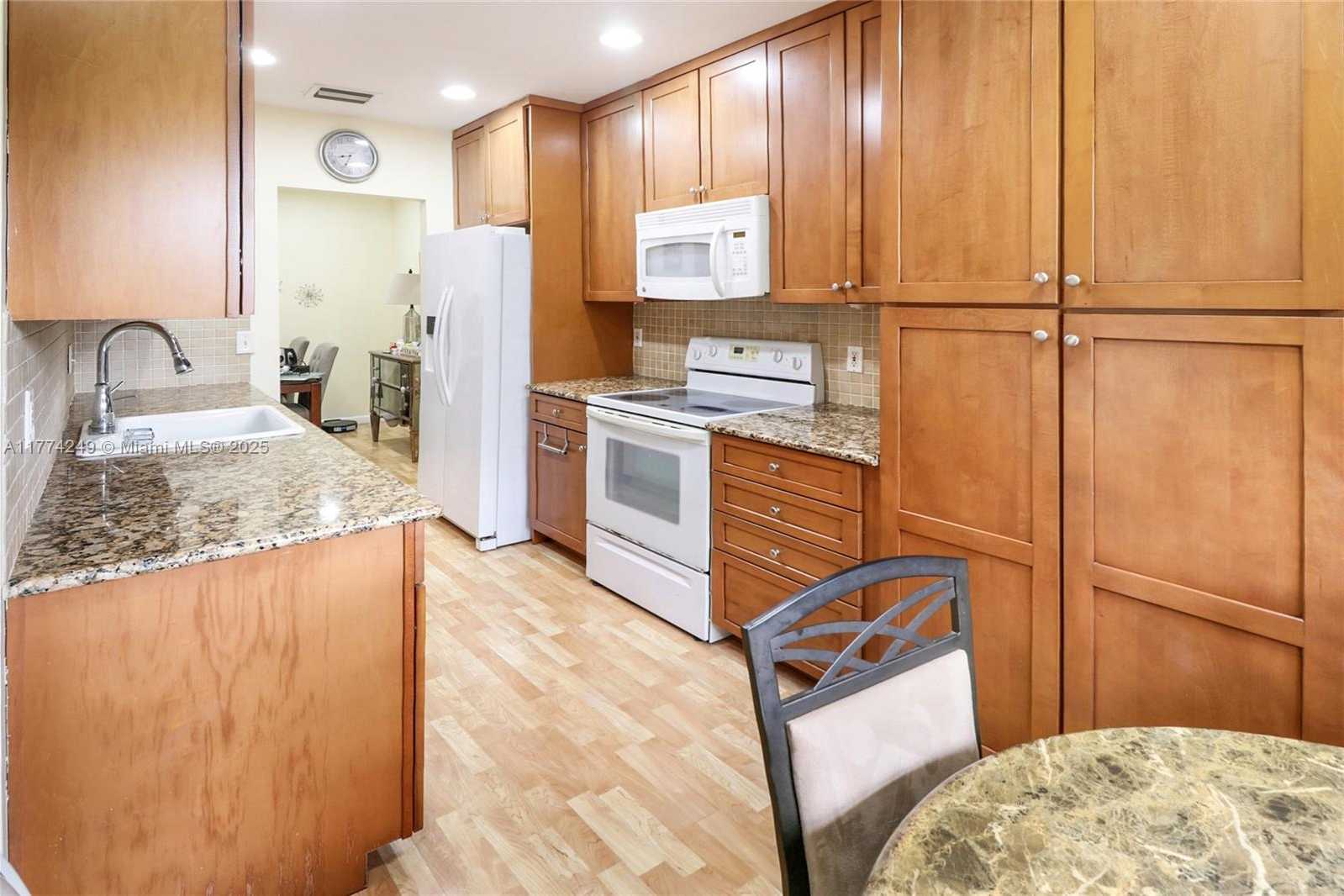 Small Image of 8004 LAGOS DE CAMPO BLVD #C-305, Tamarac Number 12