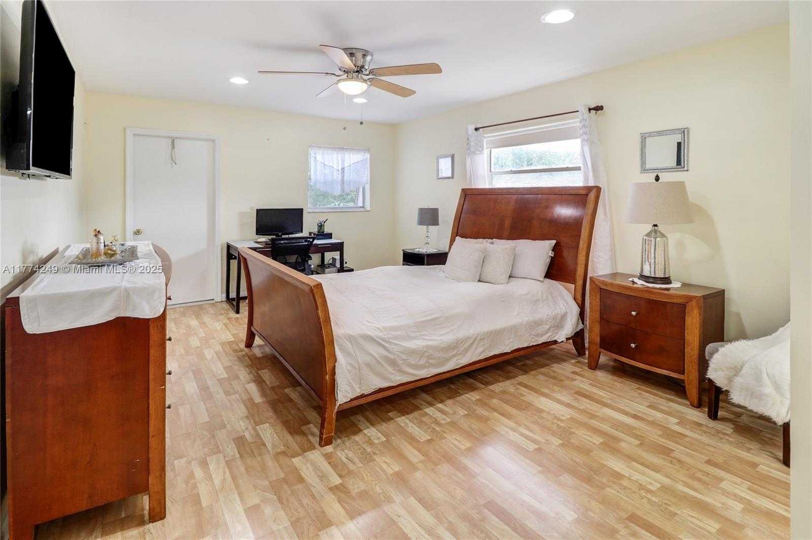 Small Image of 8004 LAGOS DE CAMPO BLVD #C-305, Tamarac Number 13
