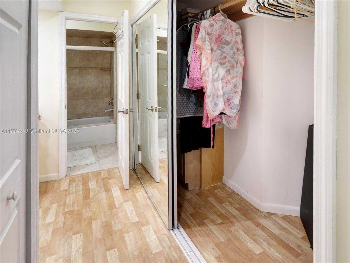 Small Image of 8004 LAGOS DE CAMPO BLVD #C-305, Tamarac Number 15
