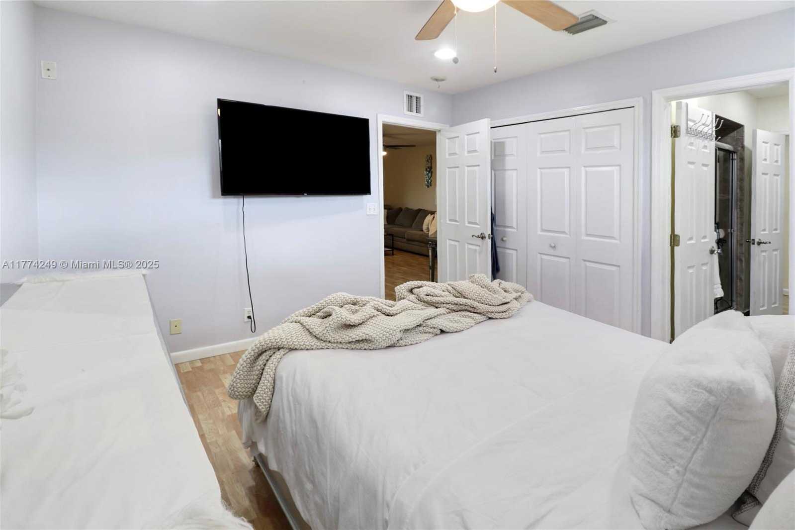 Small Image of 8004 LAGOS DE CAMPO BLVD #C-305, Tamarac Number 19