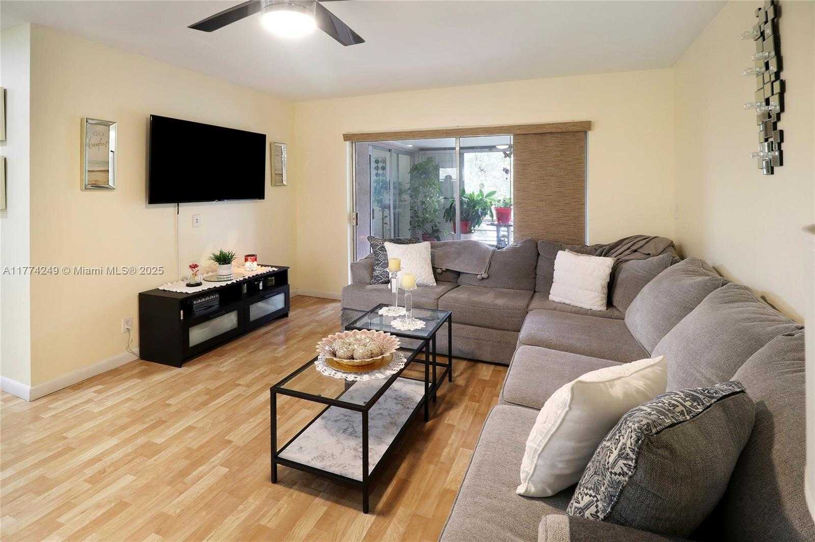 Small Image of 8004 LAGOS DE CAMPO BLVD #C-305, Tamarac Number 4