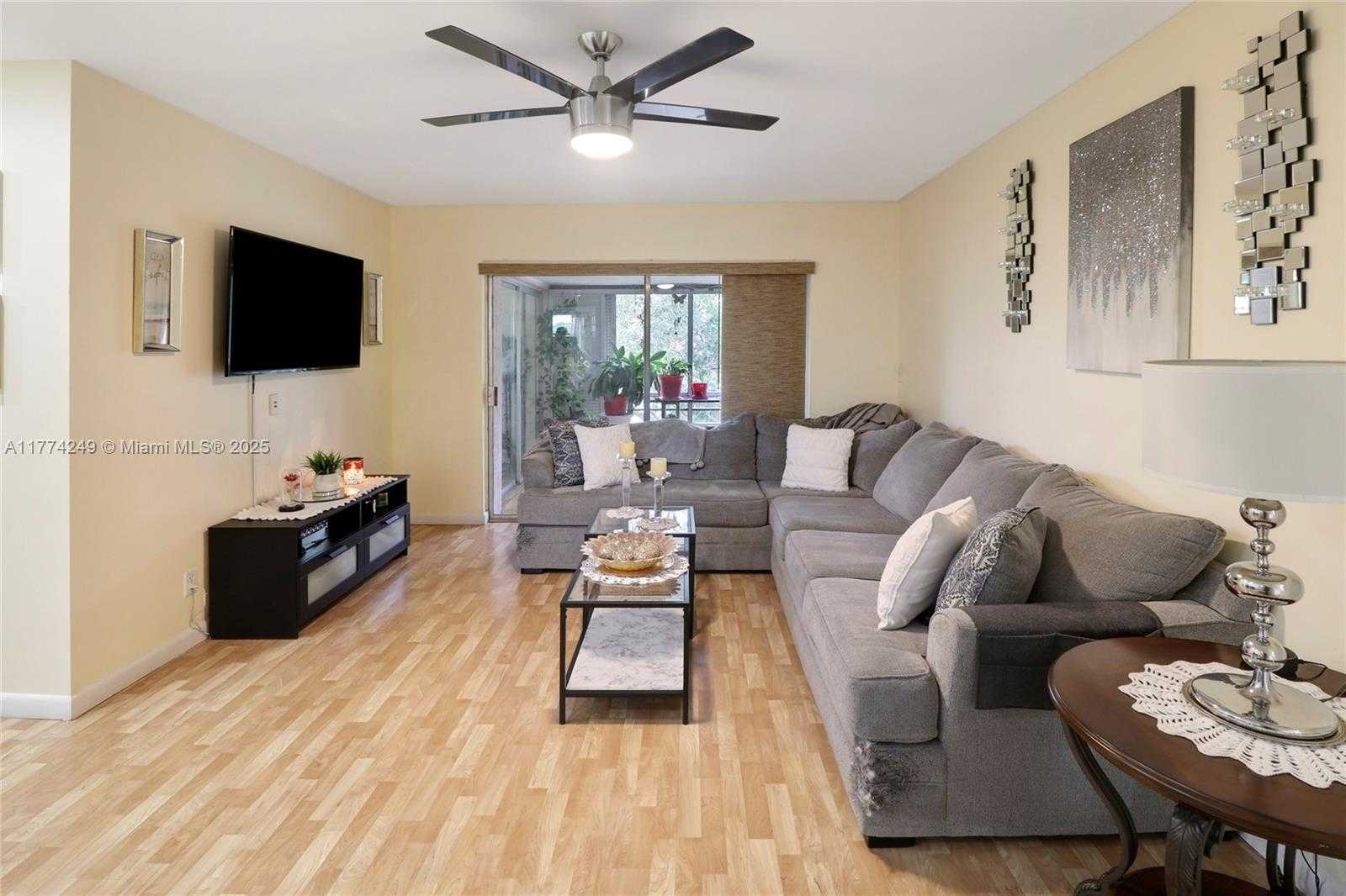 Small Image of 8004 LAGOS DE CAMPO BLVD #C-305, Tamarac Number 5