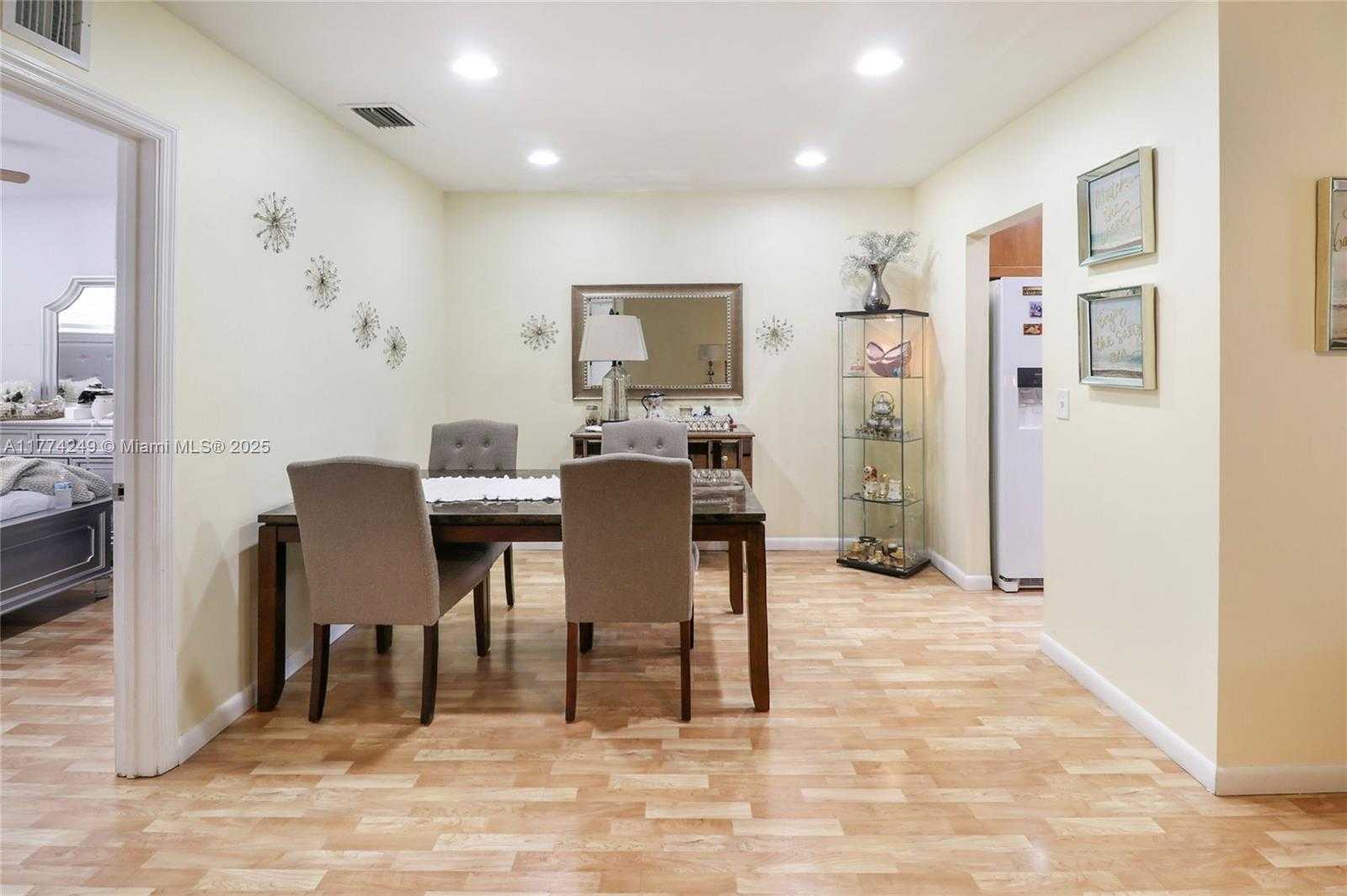 Small Image of 8004 LAGOS DE CAMPO BLVD #C-305, Tamarac Number 7