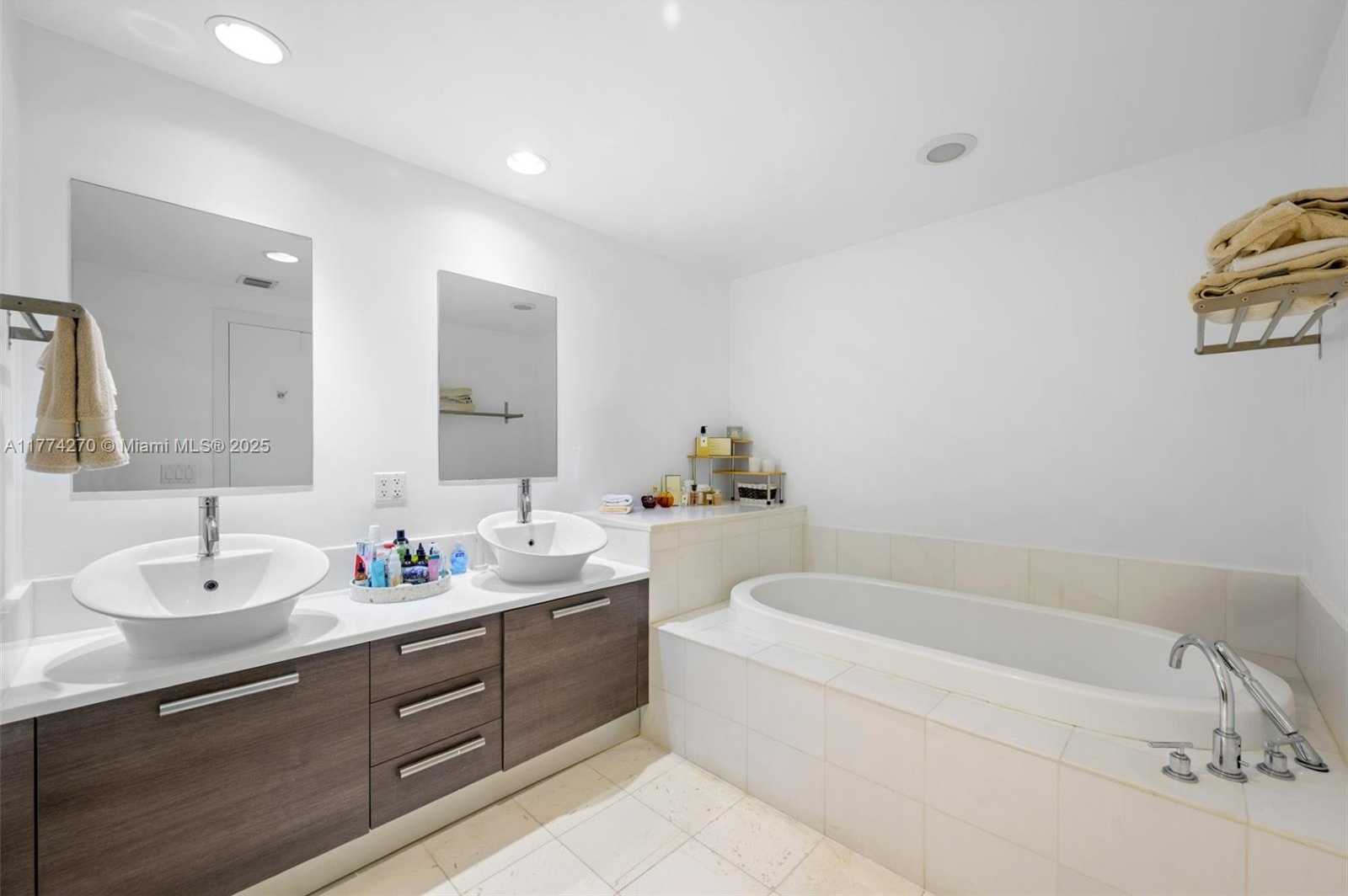 Small Image of 2950 NORTH EAST 188TH ST #525, Aventura Number 16