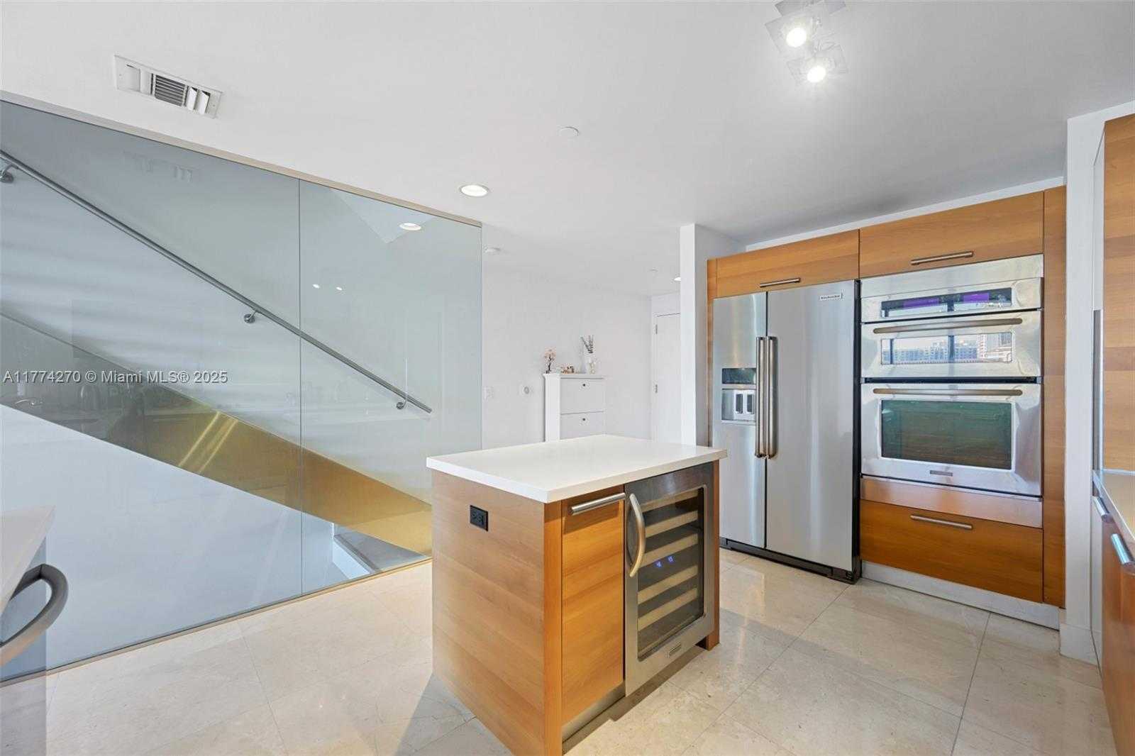Small Image of 2950 NORTH EAST 188TH ST #525, Aventura Number 4