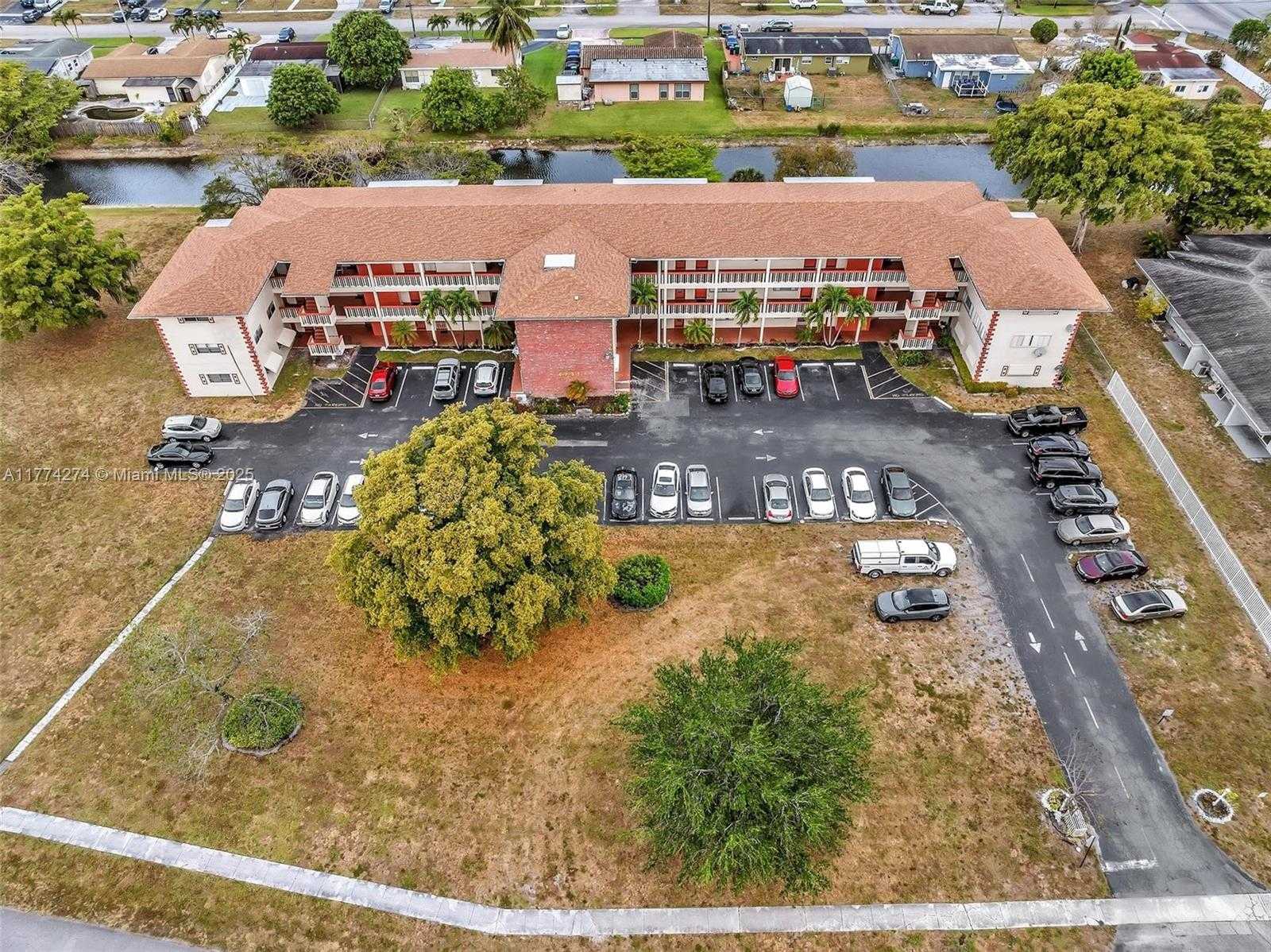 Small Image of 4731 NORTH WEST 10TH CT #316, Plantation Number 2