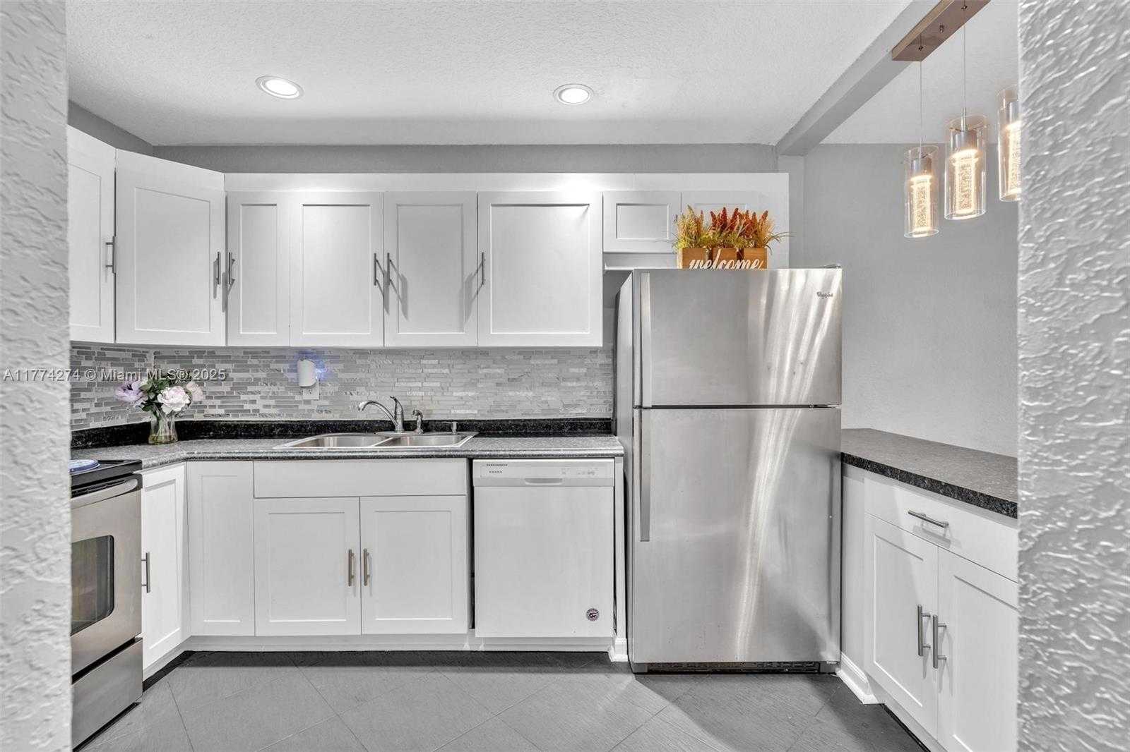 Small Image of 4731 NORTH WEST 10TH CT #316, Plantation Number 24