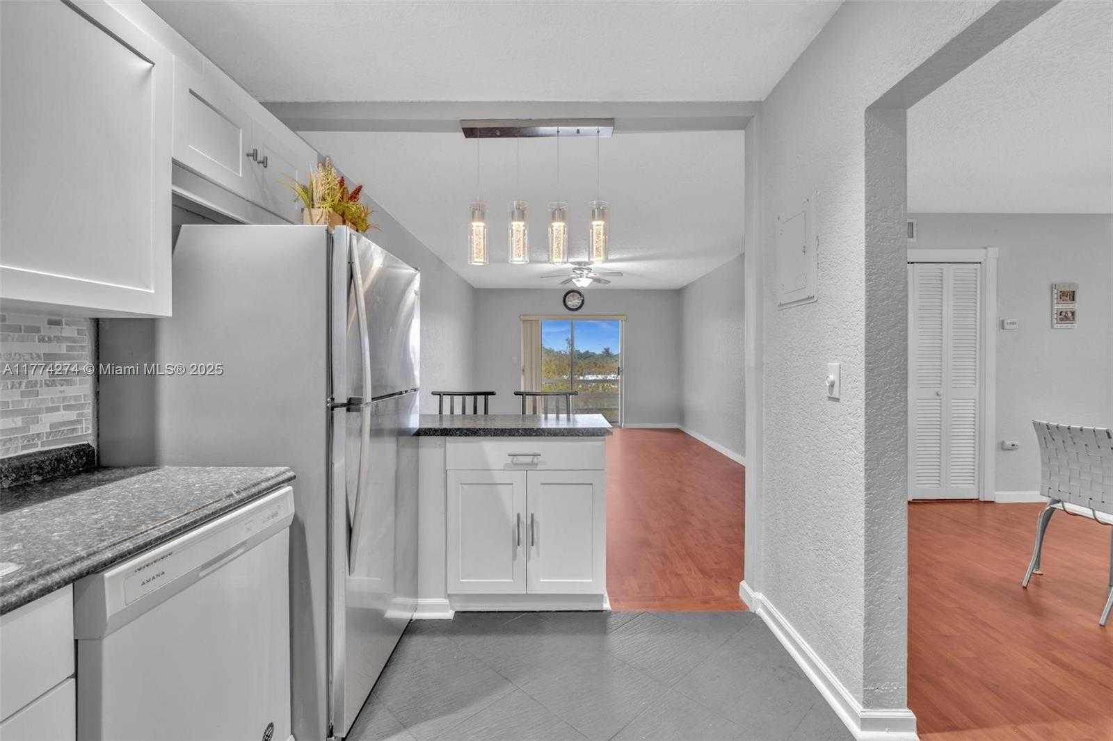 Small Image of 4731 NORTH WEST 10TH CT #316, Plantation Number 25