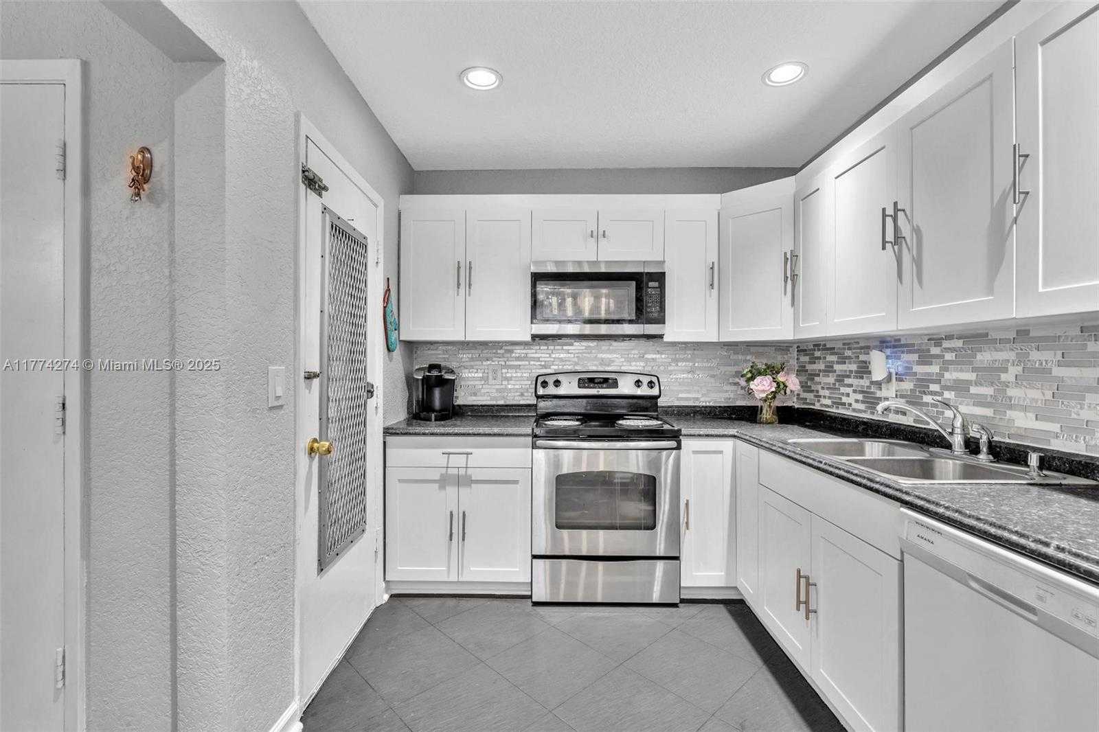 Small Image of 4731 NORTH WEST 10TH CT #316, Plantation Number 26