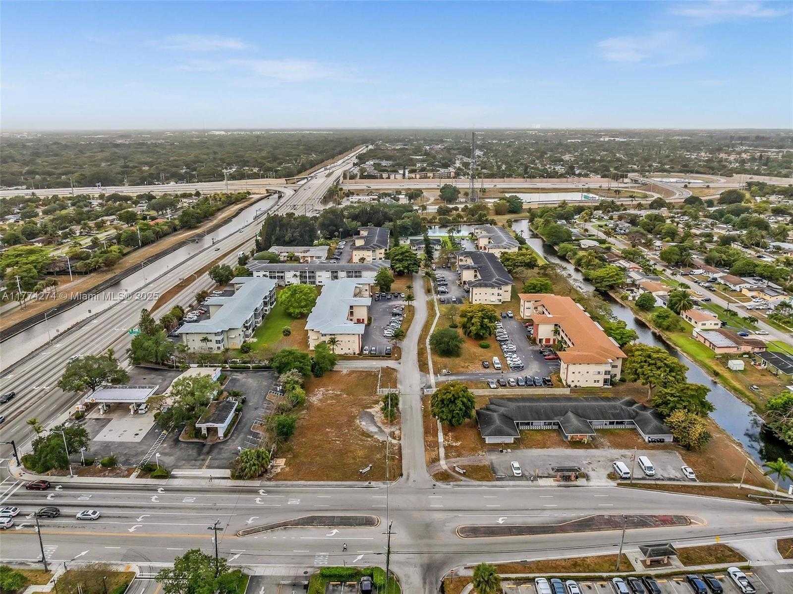 Small Image of 4731 NORTH WEST 10TH CT #316, Plantation Number 3