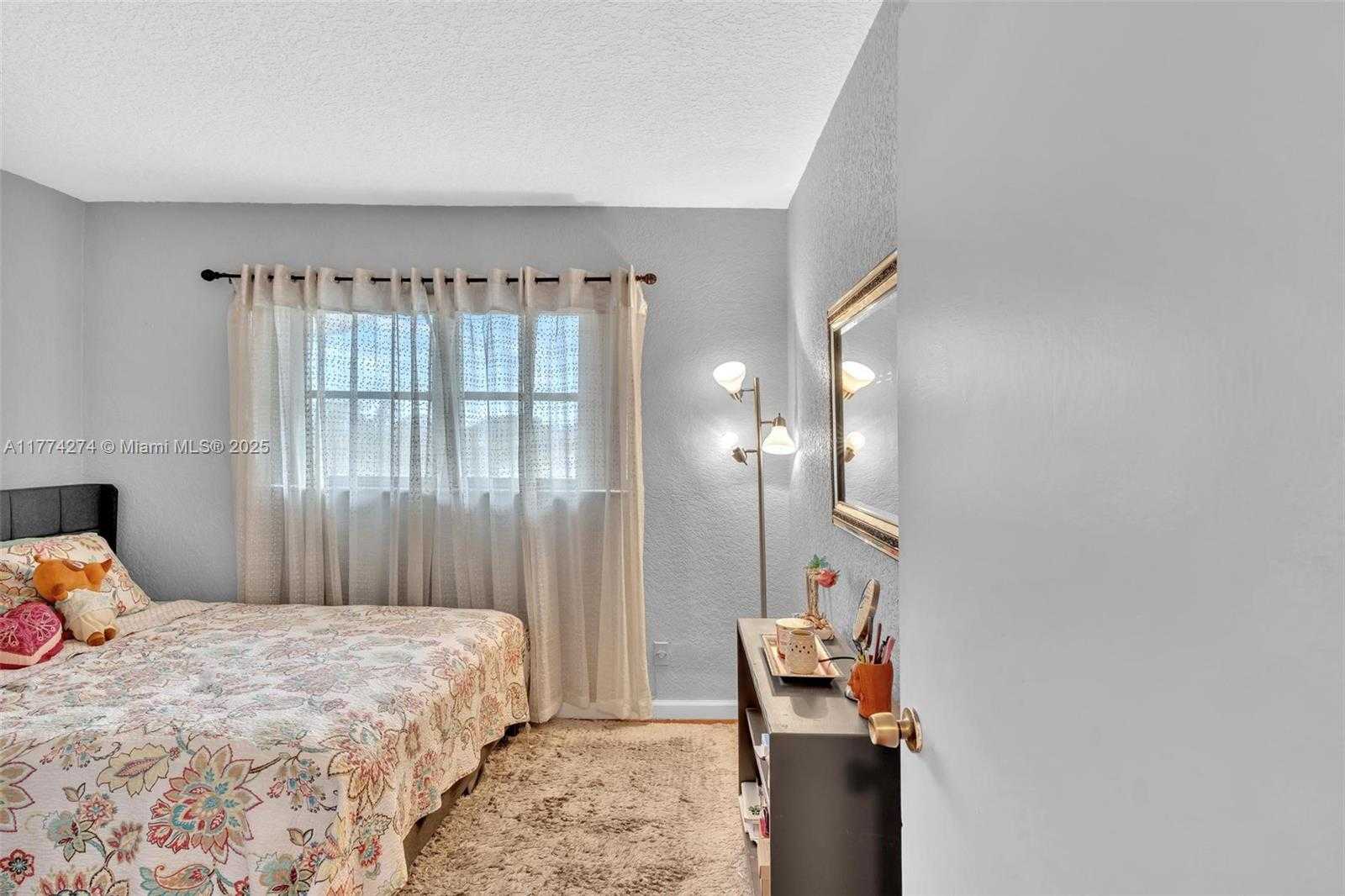Small Image of 4731 NORTH WEST 10TH CT #316, Plantation Number 43