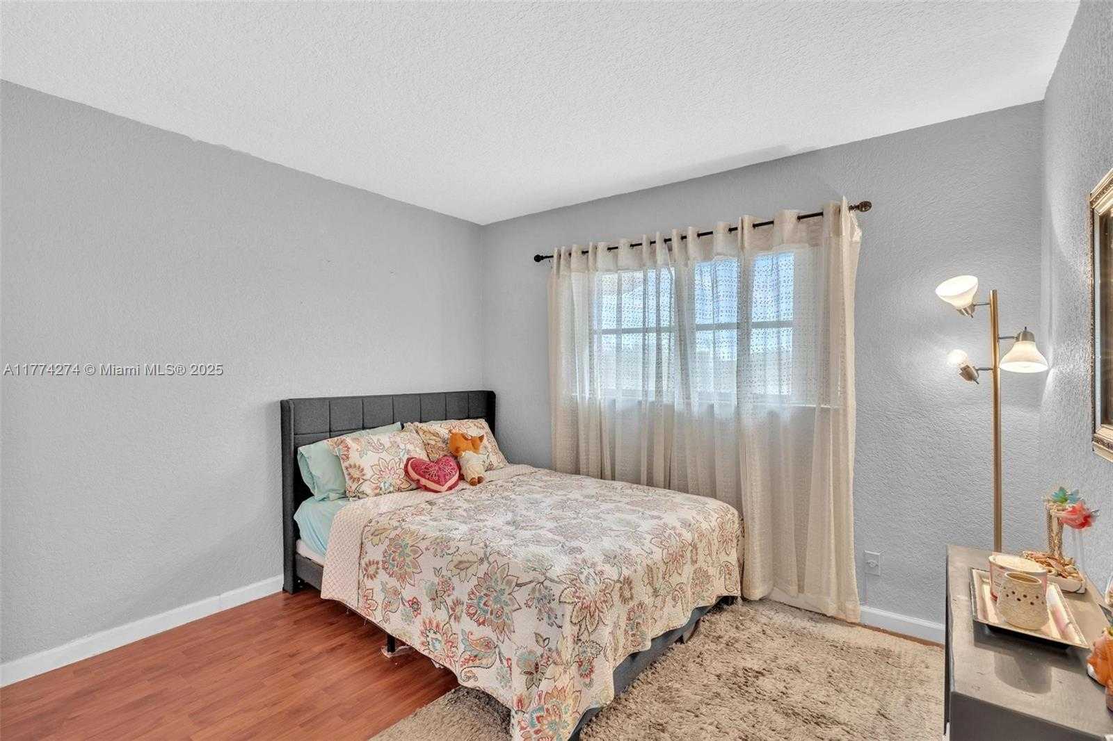 Small Image of 4731 NORTH WEST 10TH CT #316, Plantation Number 44