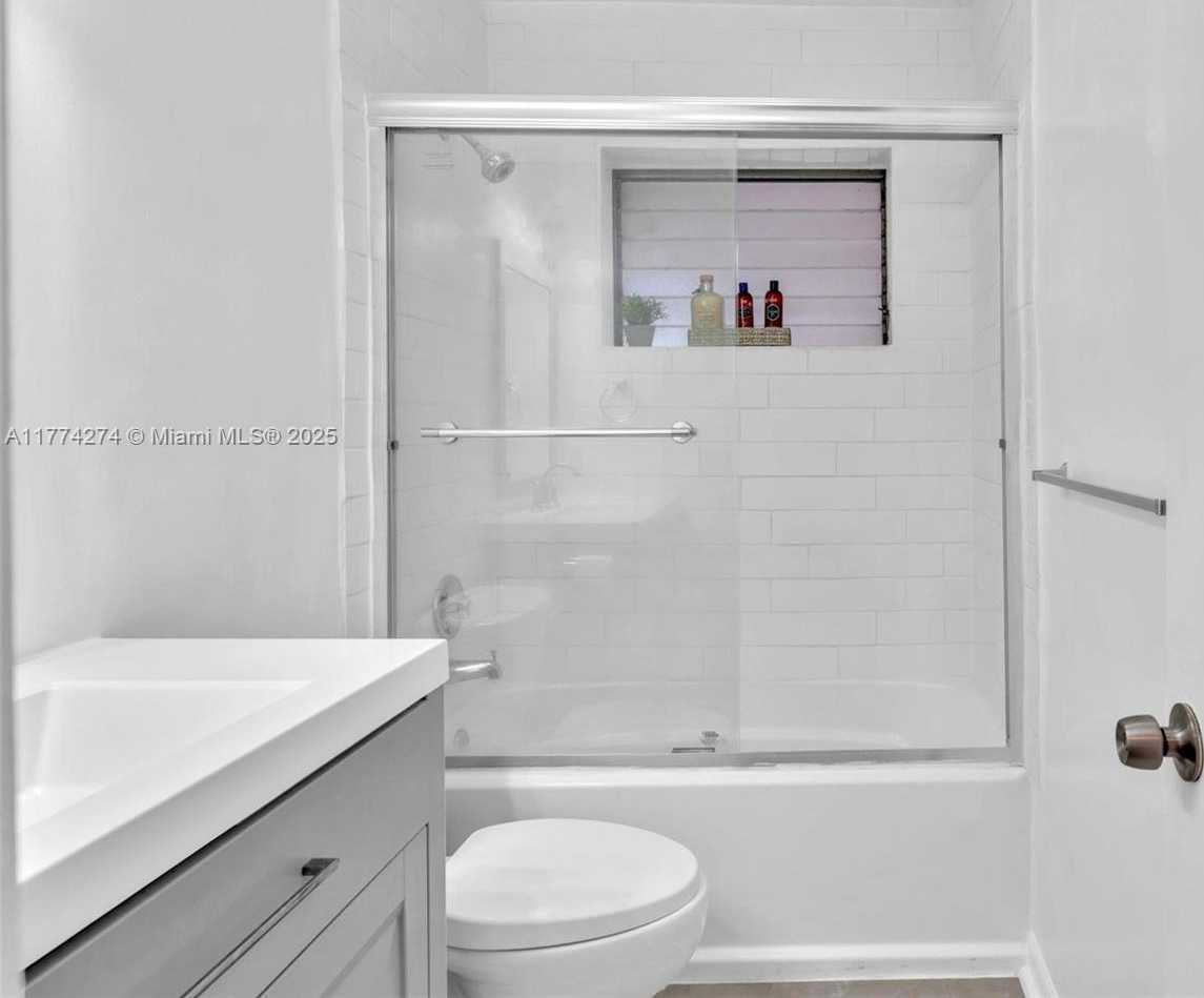 Small Image of 4731 NORTH WEST 10TH CT #316, Plantation Number 8