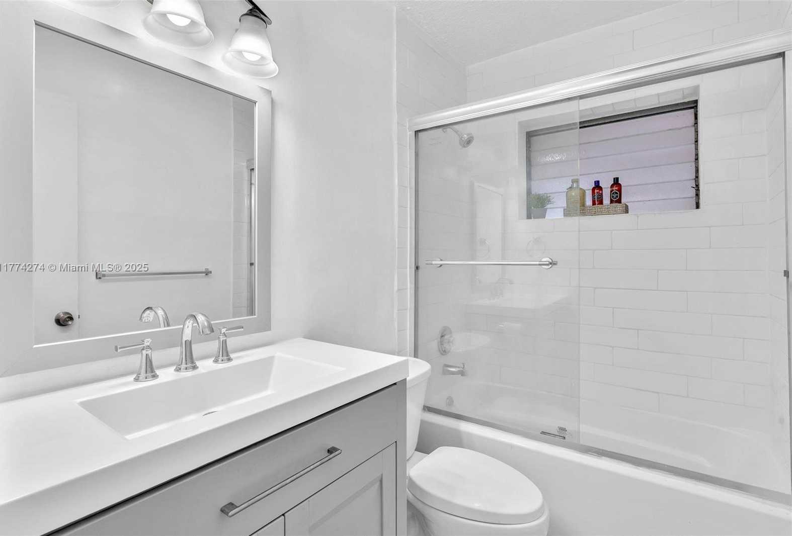 Small Image of 4731 NORTH WEST 10TH CT #316, Plantation Number 9