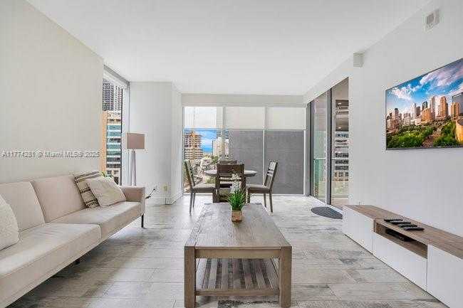 Small Image of 1300 BRICKELL BAY DR #601, Miami Number 21