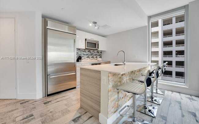 Small Image of 1300 BRICKELL BAY DR #601, Miami Number 27