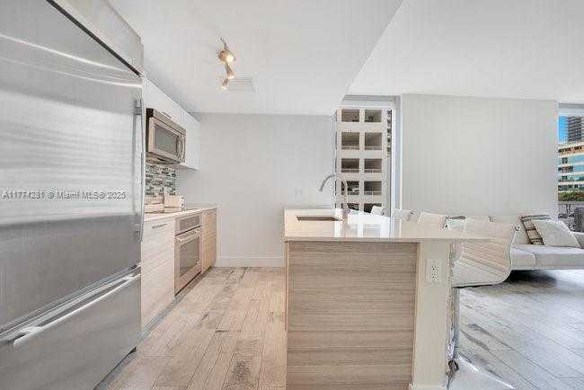 Small Image of 1300 BRICKELL BAY DR #601, Miami Number 30