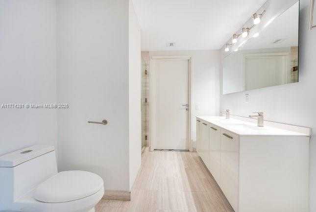 Small Image of 1300 BRICKELL BAY DR #601, Miami Number 33