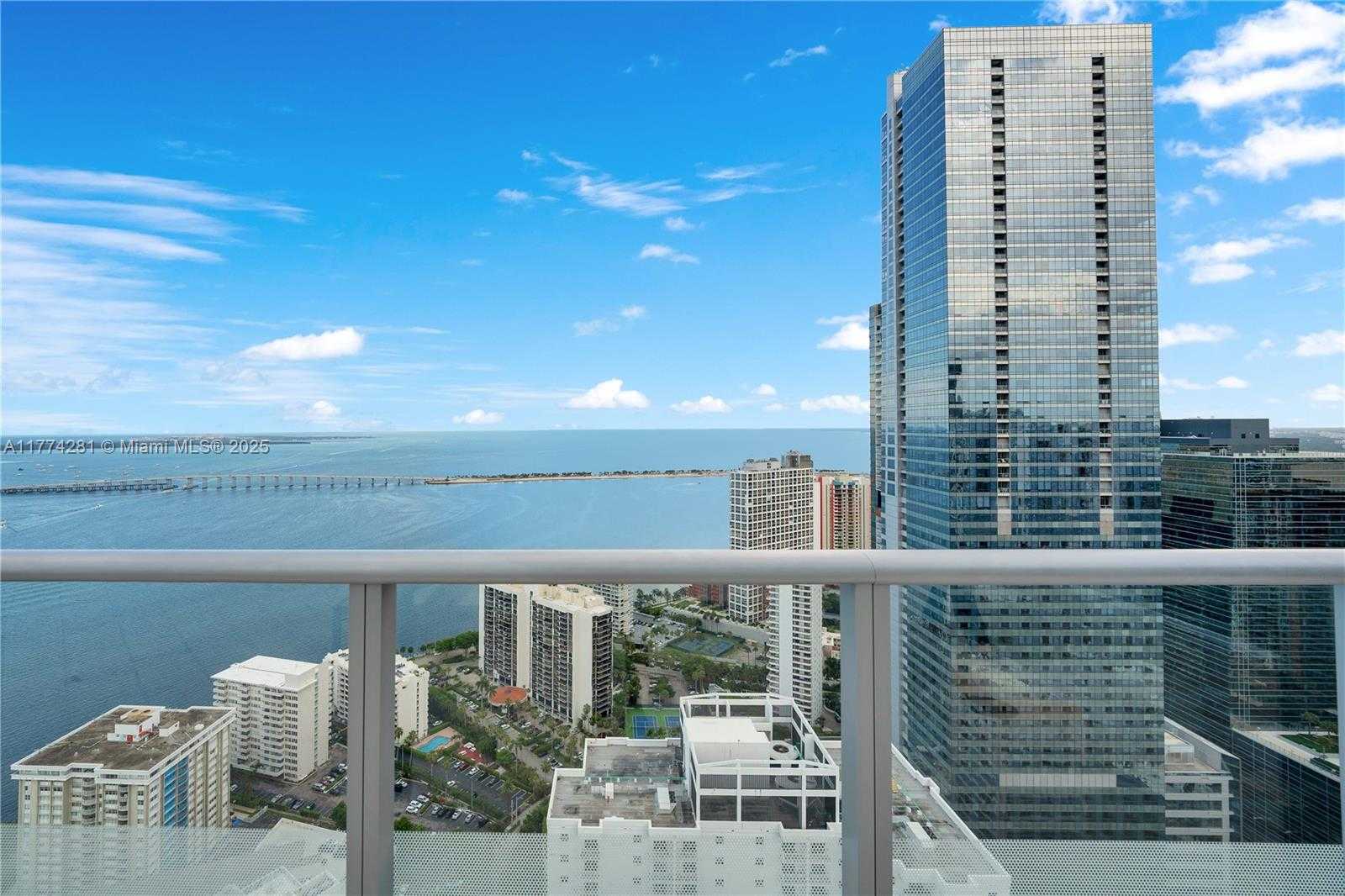 Small Image of 1300 BRICKELL BAY DR #601, Miami Number 4