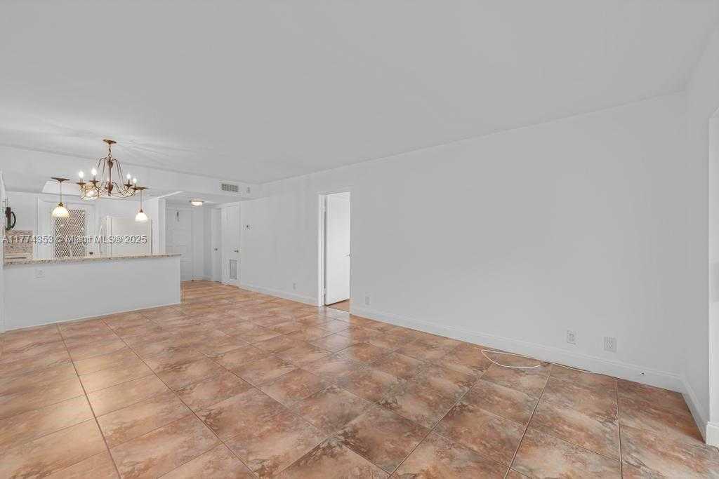 Small Image of 1101 HILLCREST CT #315, Hollywood Number 10