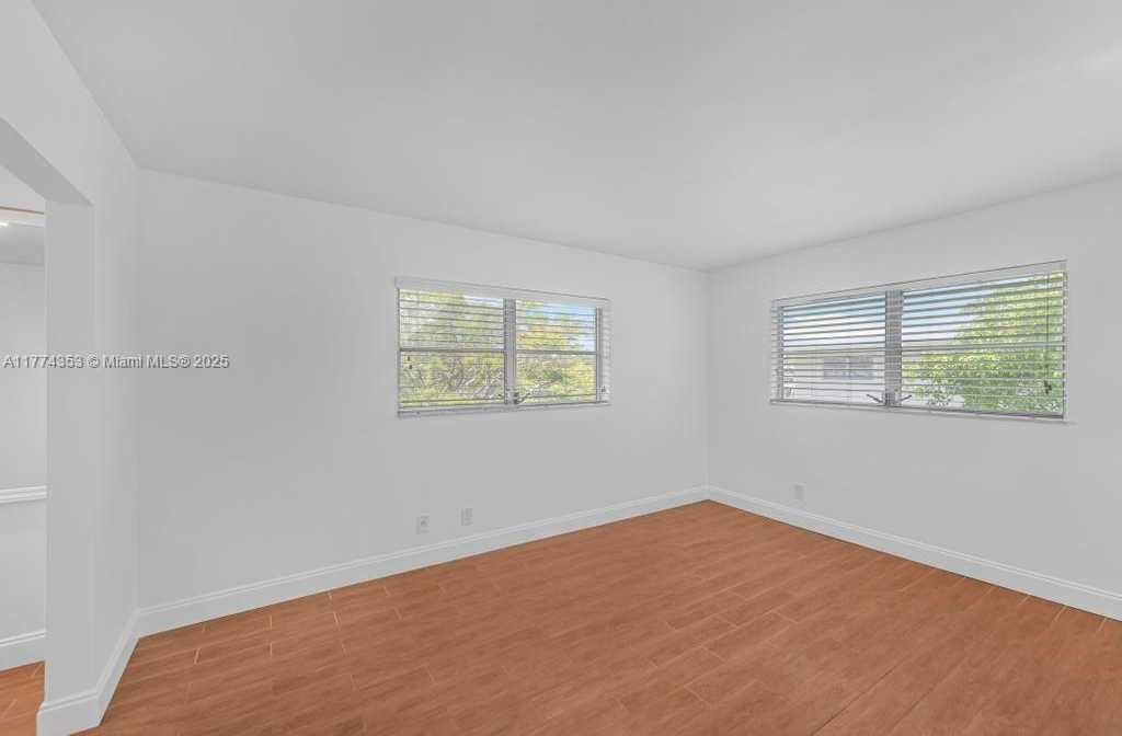 Small Image of 1101 HILLCREST CT #315, Hollywood Number 13