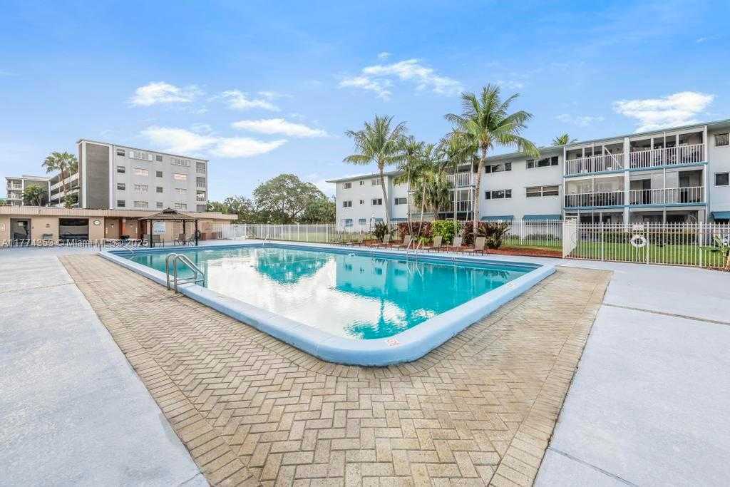 Small Image of 1101 HILLCREST CT #315, Hollywood Number 18