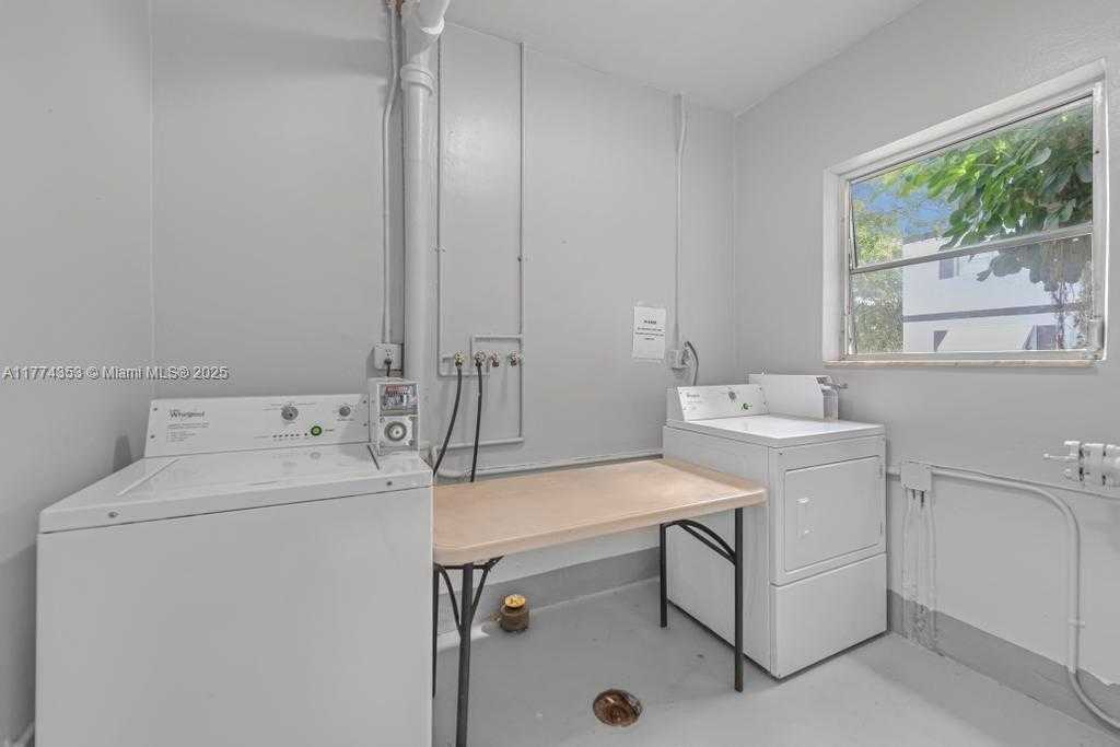 Small Image of 1101 HILLCREST CT #315, Hollywood Number 19