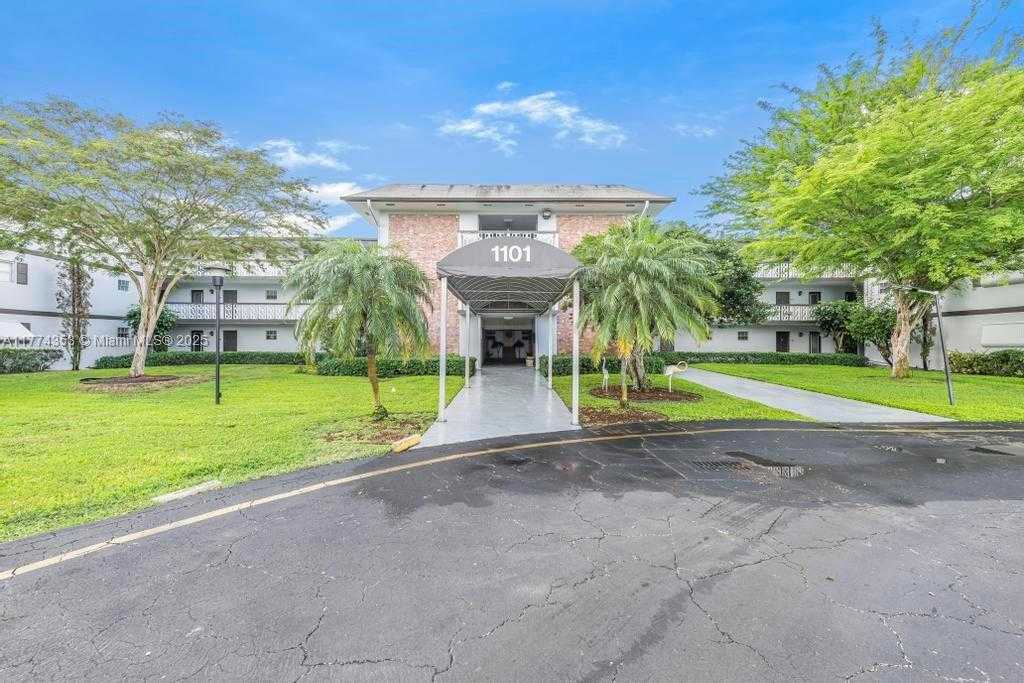 Small Image of 1101 HILLCREST CT #315, Hollywood Number 24