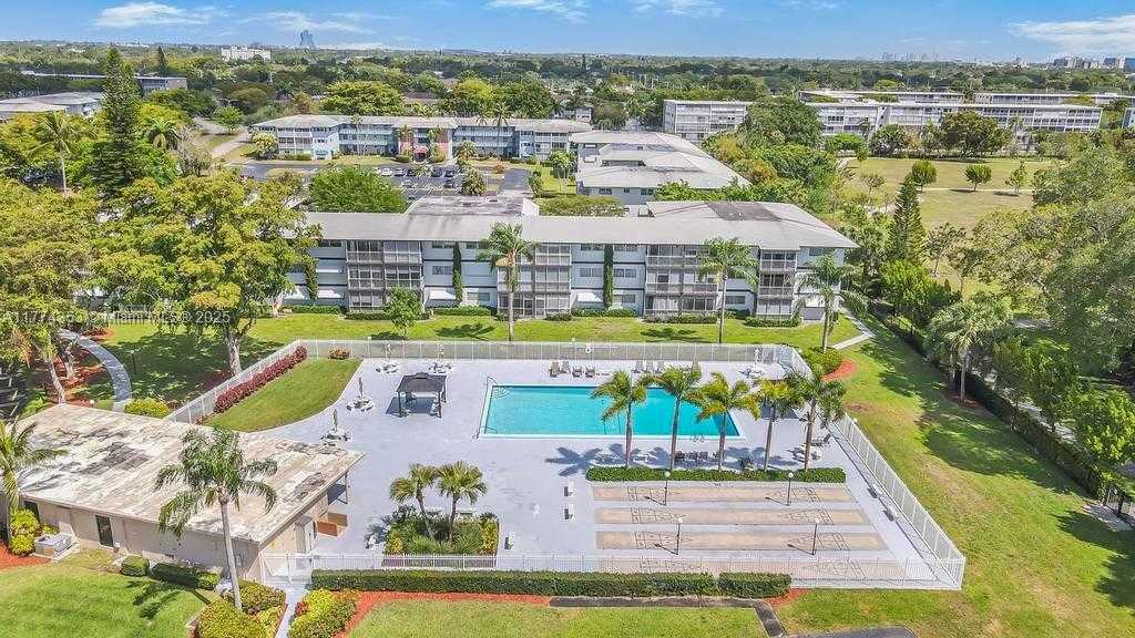 Small Image of 1101 HILLCREST CT #315, Hollywood Number 28