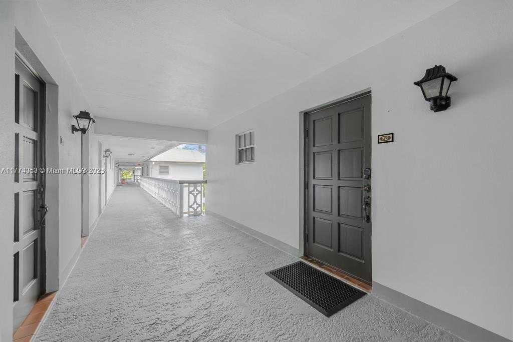Small Image of 1101 HILLCREST CT #315, Hollywood Number 3