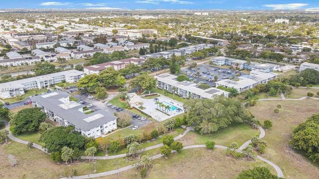 Small Image of 1101 HILLCREST CT #315, Hollywood Number 30