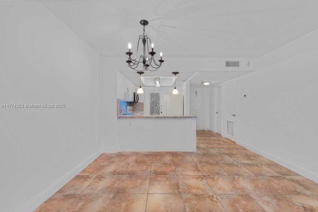 Small Image of 1101 HILLCREST CT #315, Hollywood Number 5