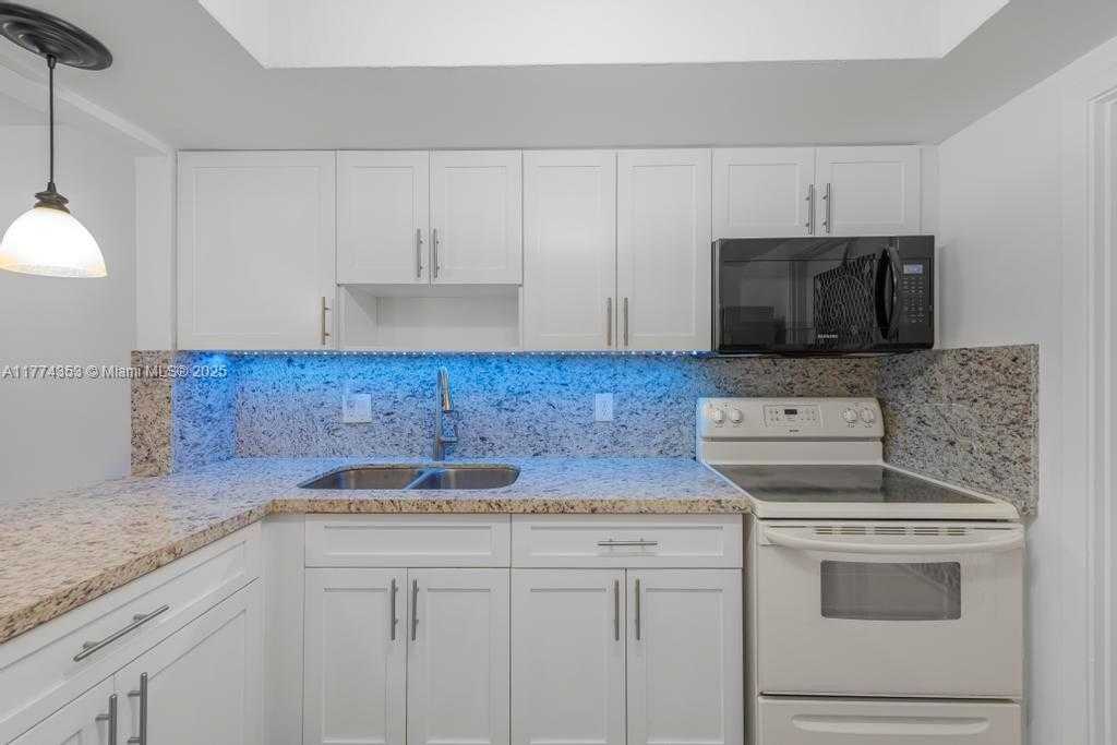 Small Image of 1101 HILLCREST CT #315, Hollywood Number 6
