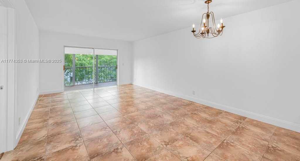 Small Image of 1101 HILLCREST CT #315, Hollywood Number 9