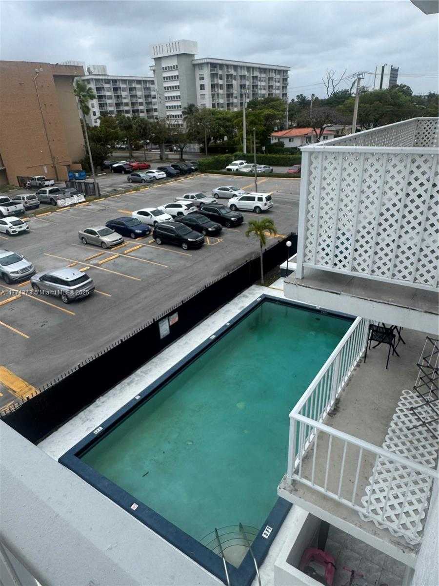 Small Image of 920 NORTH EAST 169TH ST #404, North Miami Beach Number 5