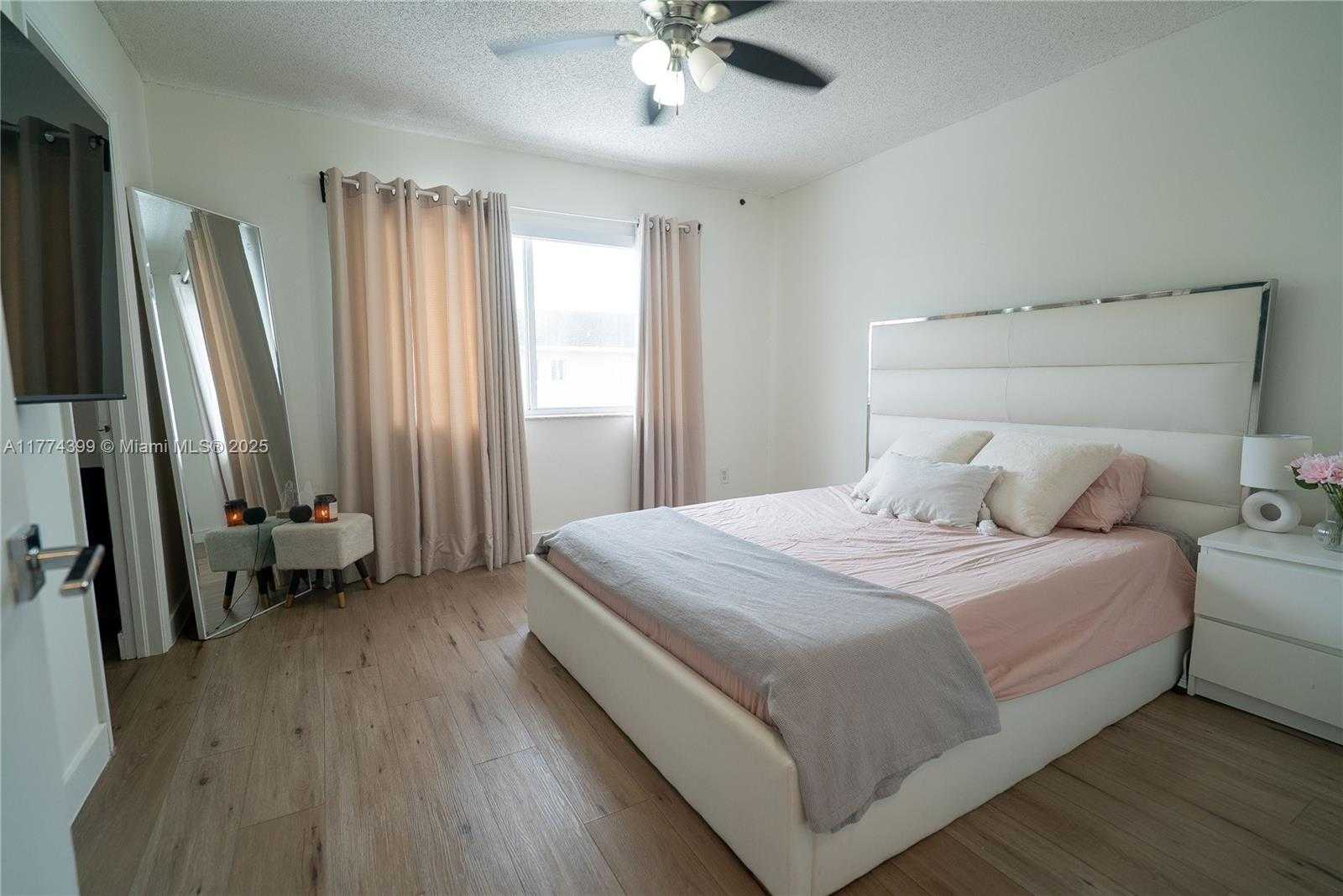 Small Image of 13906 SOUTH WEST 173RD TER #13906, Miami Number 15