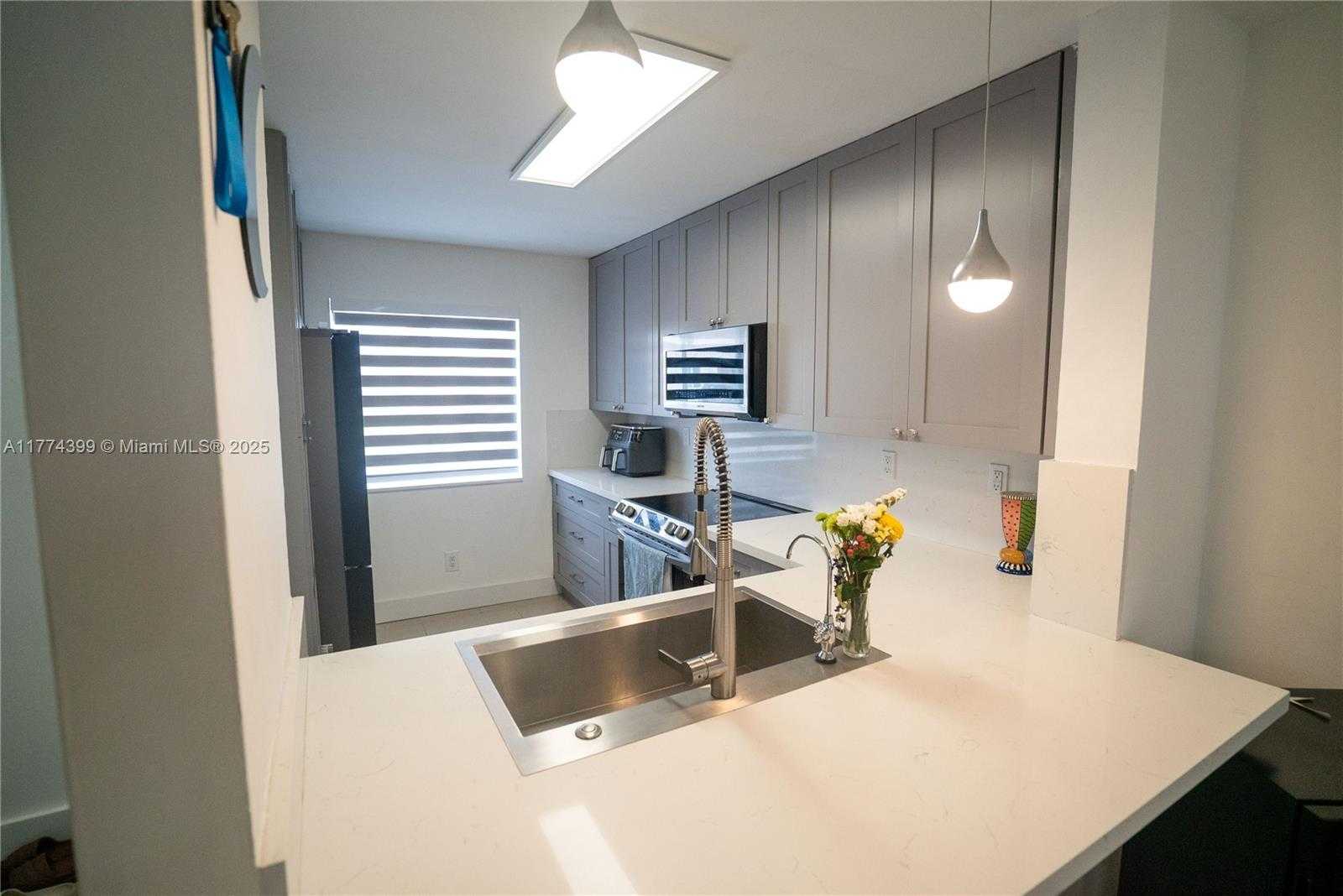 Small Image of 13906 SOUTH WEST 173RD TER #13906, Miami Number 6