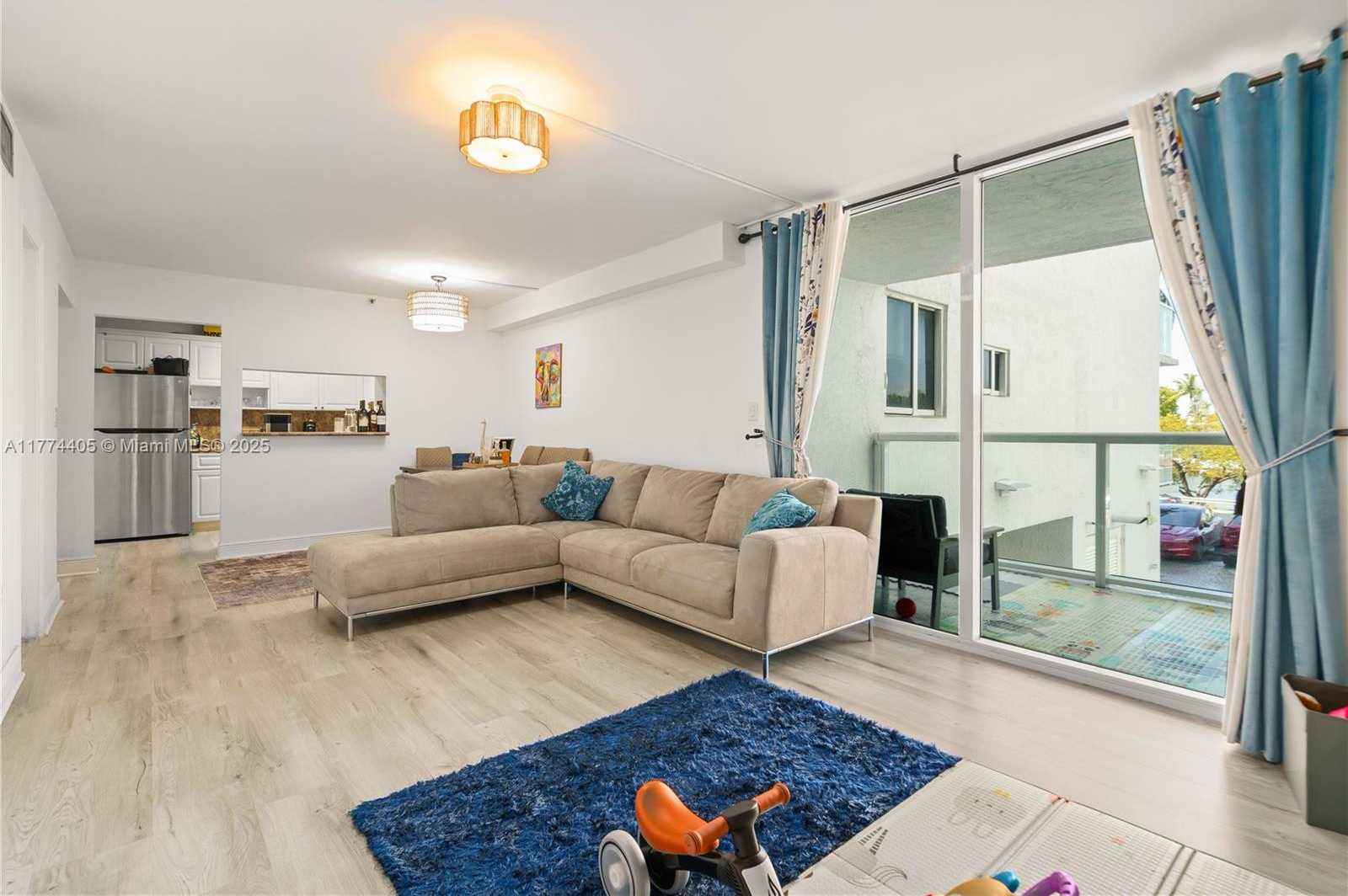 Small Image of 2457 COLLINS AVE #202, Miami Beach Number 10